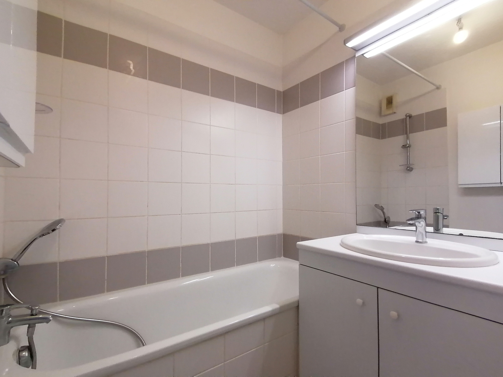 Image_, Appartement, Sorgues, ref :AUB1