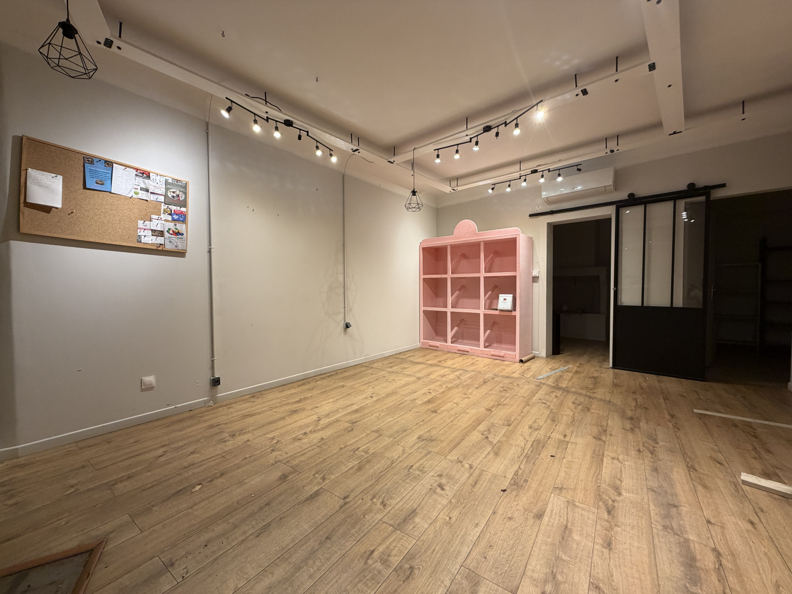 Image_, Murs commerciaux, Graveson, ref :Pin26