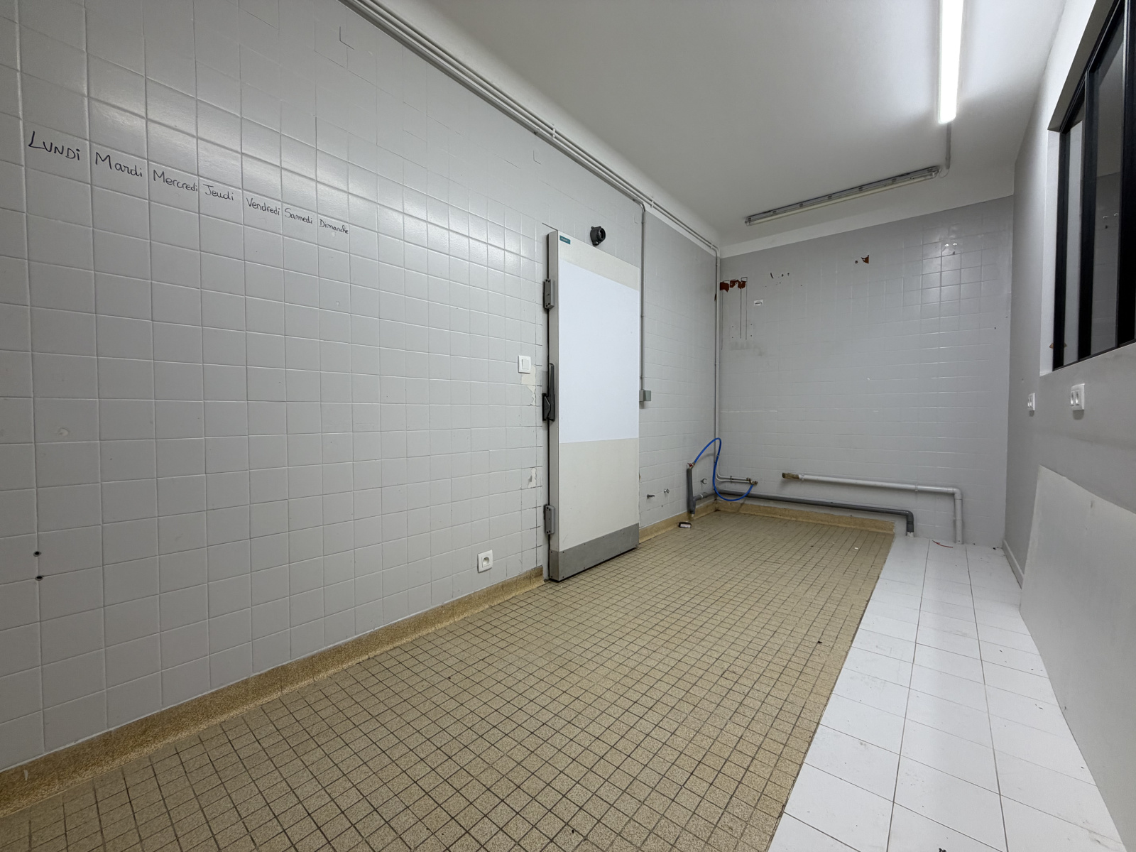 Image_, Murs commerciaux, Graveson, ref :Pin26