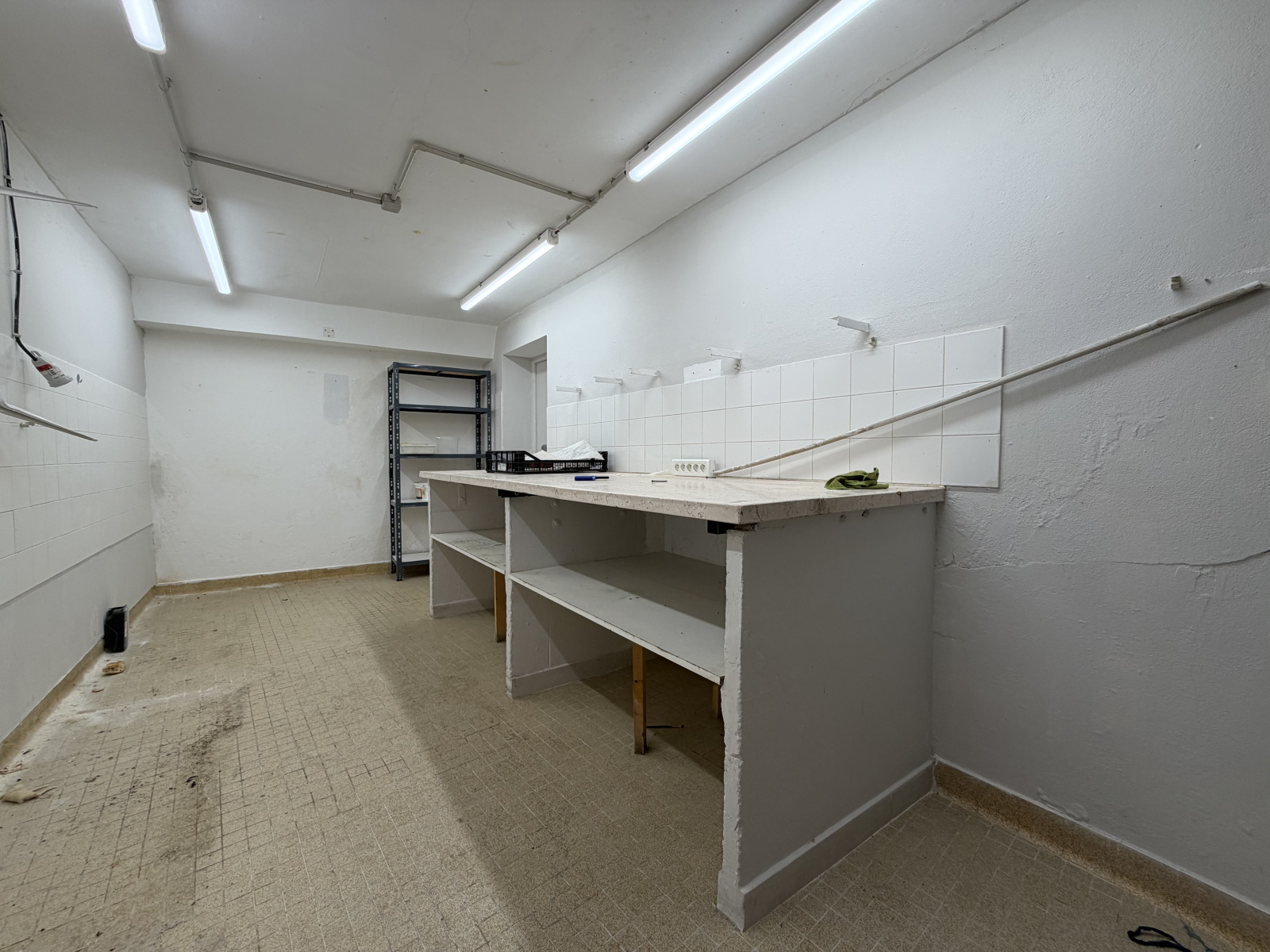 Image_, Murs commerciaux, Graveson, ref :Pin26