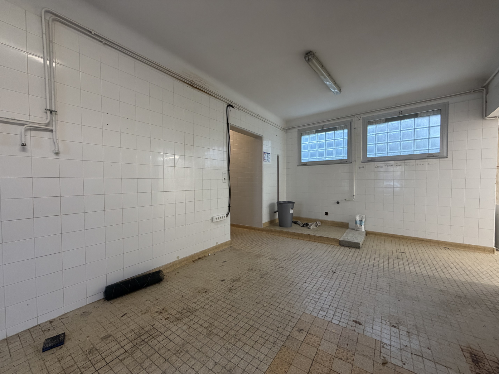 Image_, Murs commerciaux, Graveson, ref :Pin26